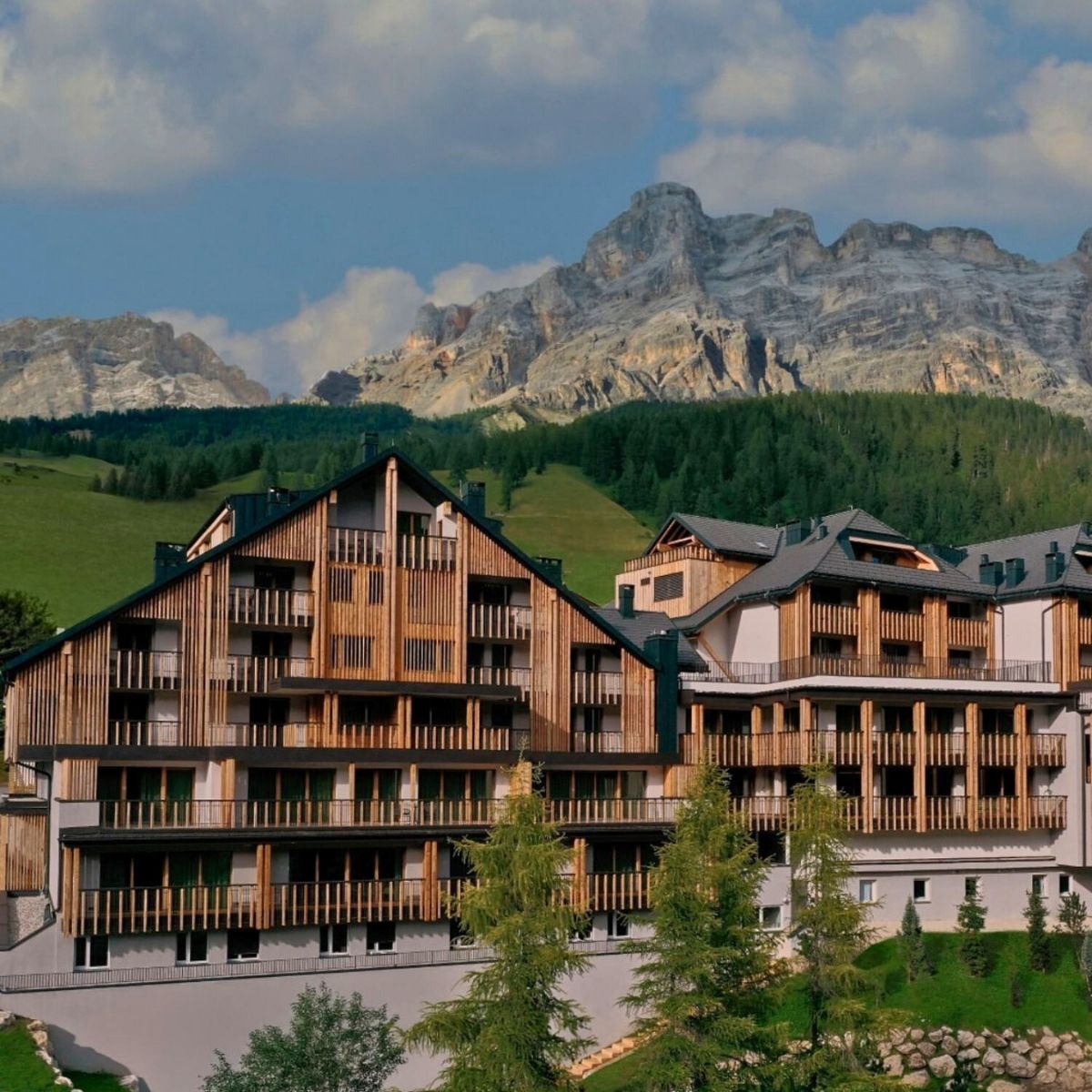 hotel lodge with green mountains in the background
