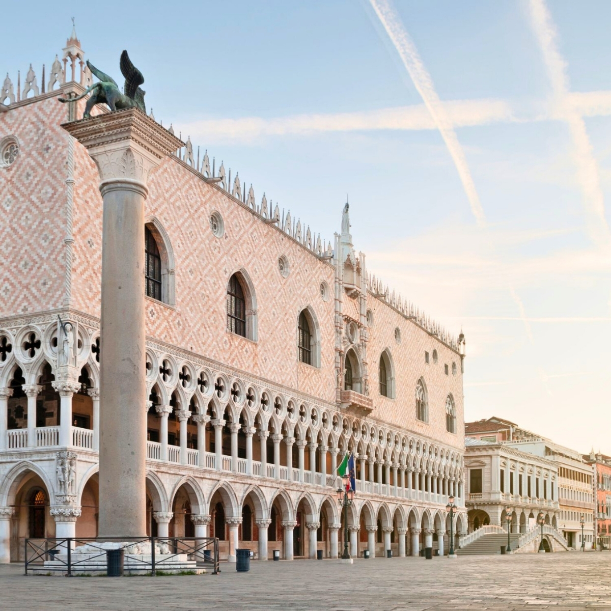 Doge's palace in Venice early in the morning