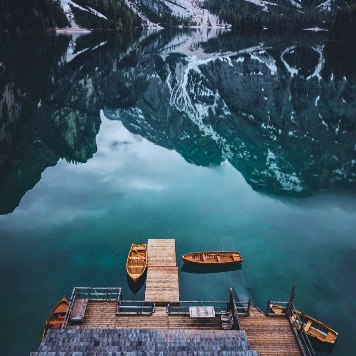 Lago di Braies with 2 boats in the lake