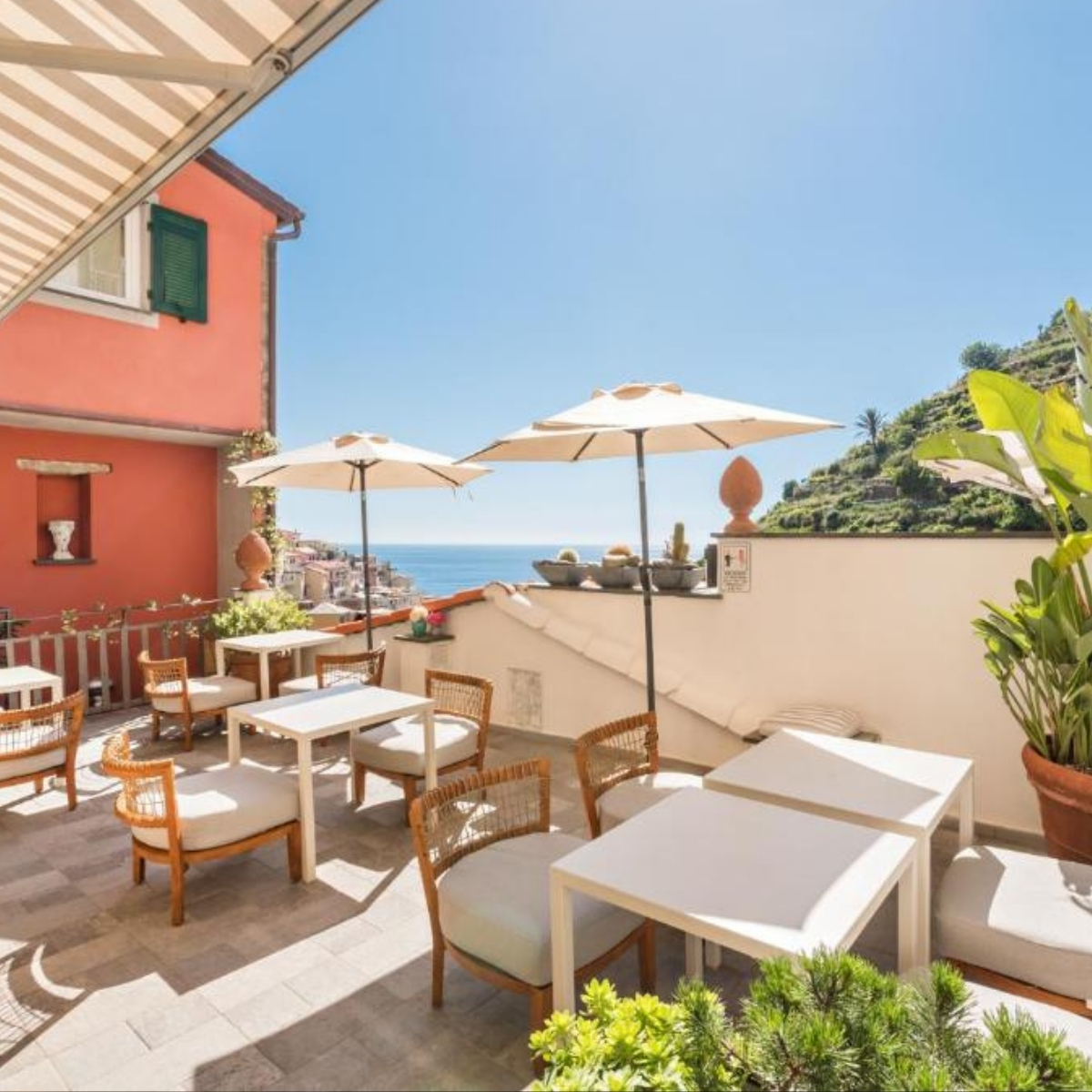 Cliffside village view in Manarola, Cinque Terre