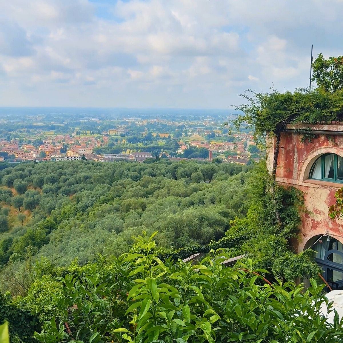 Villa Sermoilli secluded Tuscan villa with rolling countryside views and private pool