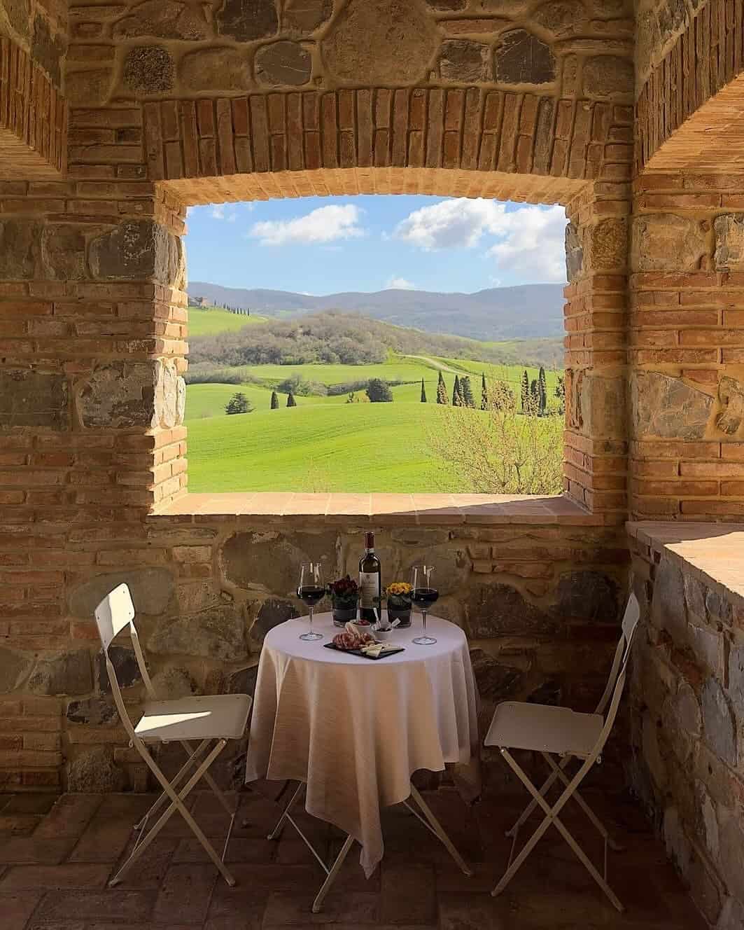 Tuscany Italy rolling hills with cypress trees and vineyards, things to do in Tuscany Italy